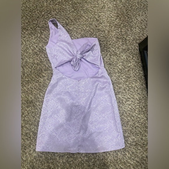 Lucy In The Sky Liana Satin Jacquard Shoulder Dress - Picture 4 of 5